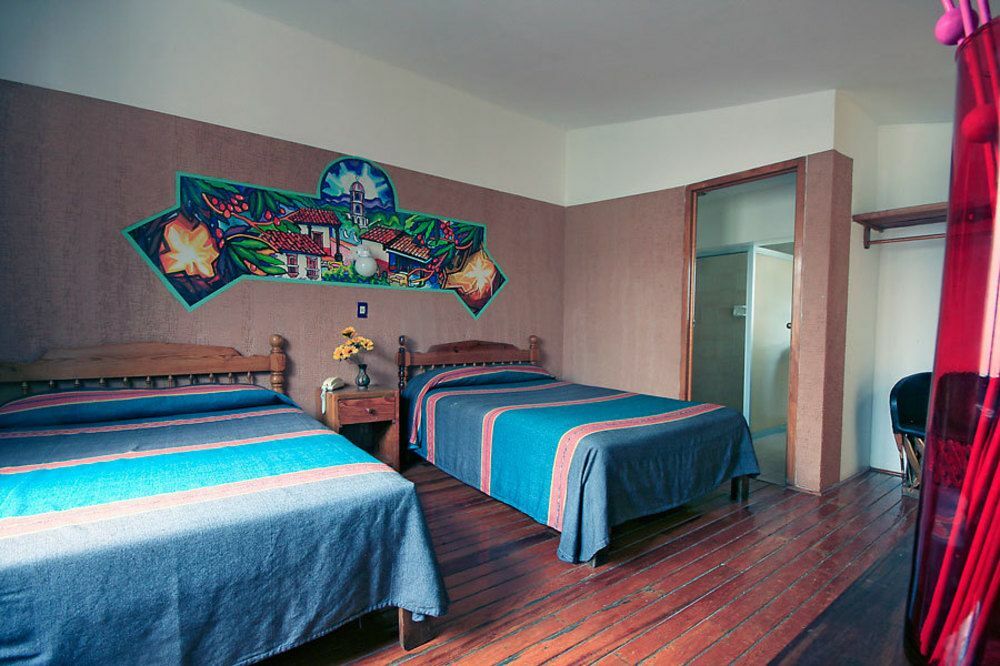 Hotel Regis Uruapan  Екстер'єр фото